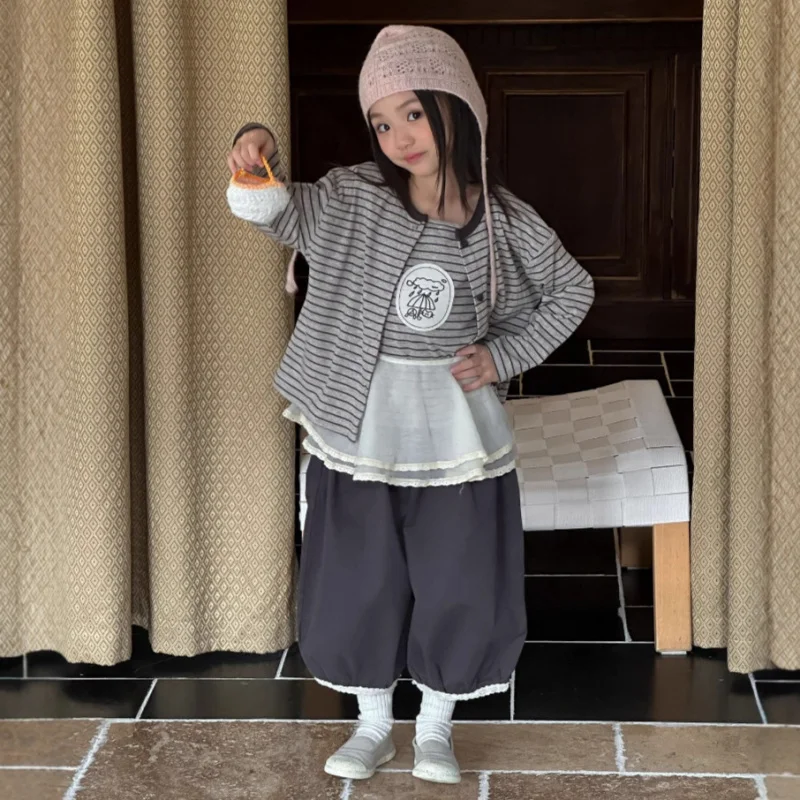 

2025Новый осенний модный универсальный кружевной стильный модный детский кардиган в полоску с длинными рукавами для девочек