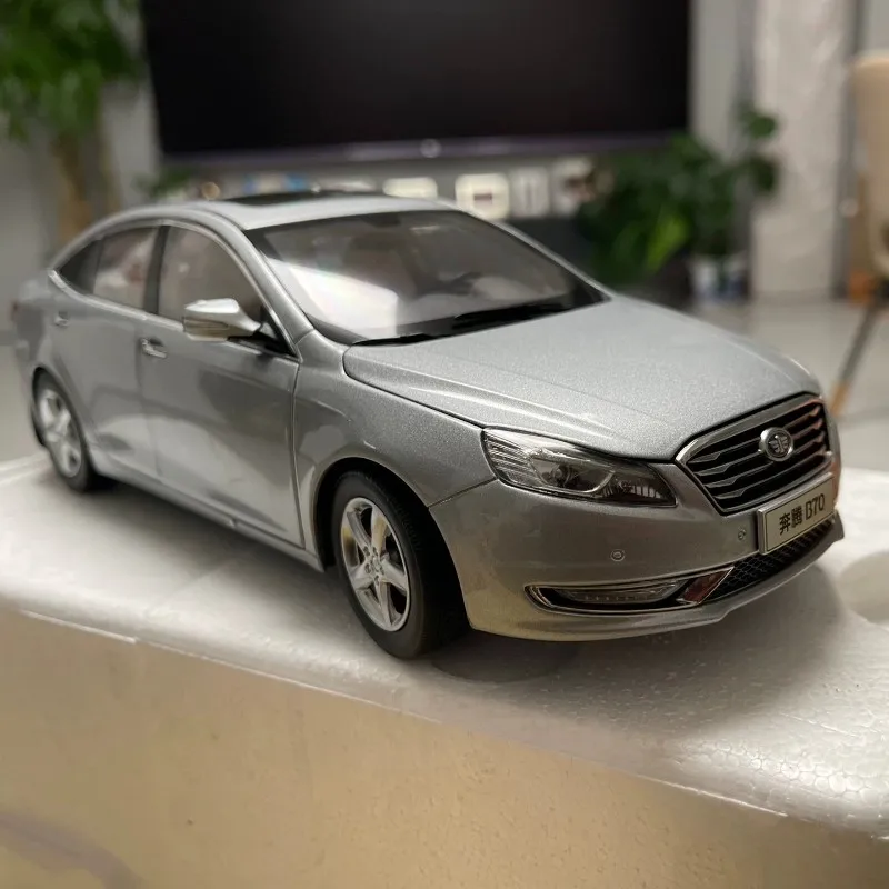 

BESTUNE B70 2th Alloy Simulation Car Model,Decoration,Die-Cast Metal Replica,Boy Gift,Adult Collectible,red,grey,1:18