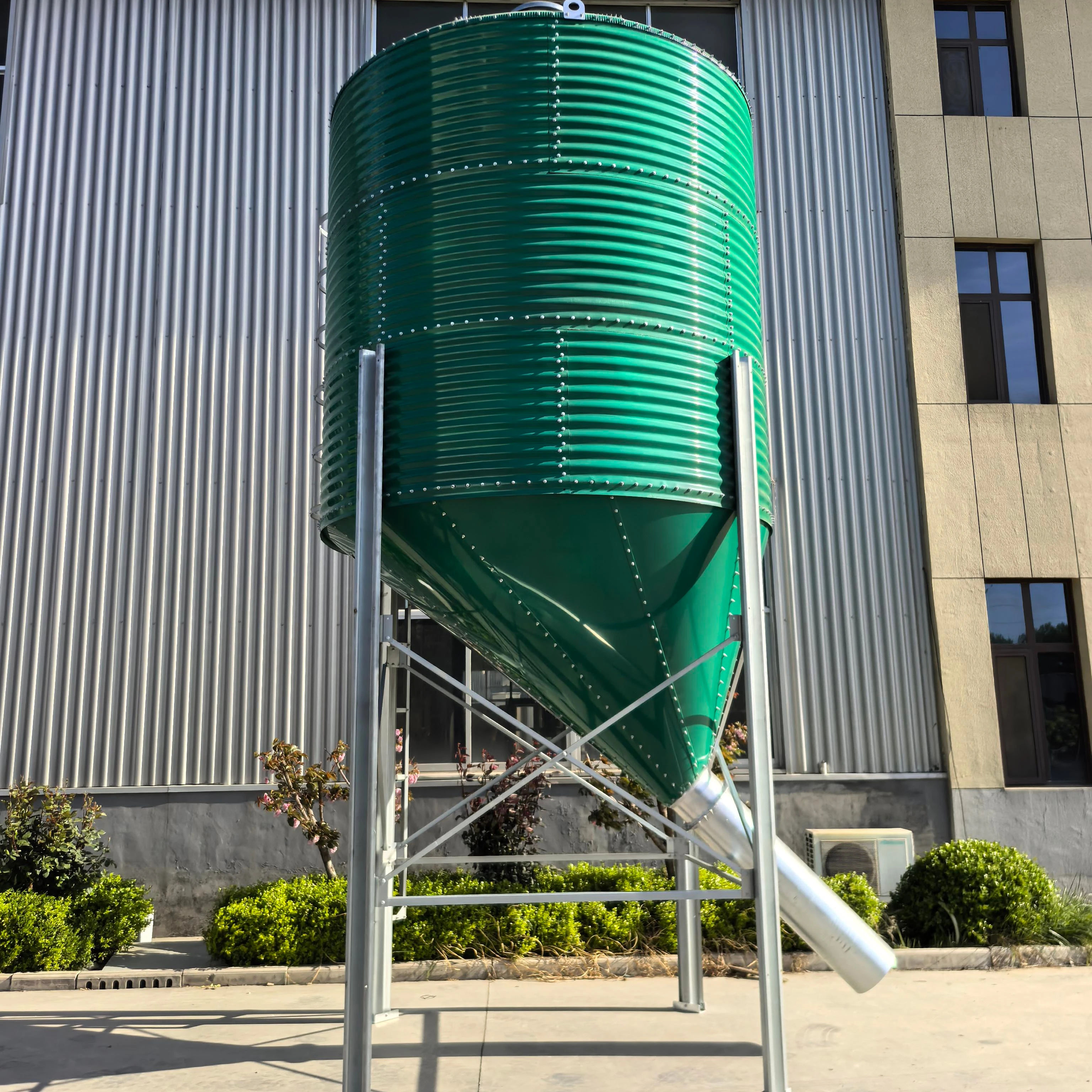 Contenedor de almacenamiento de alimentos de acero galvanizado con revestimiento de Color verde de 3-50 toneladas, equipo de cría de animales para granja de aves de corral