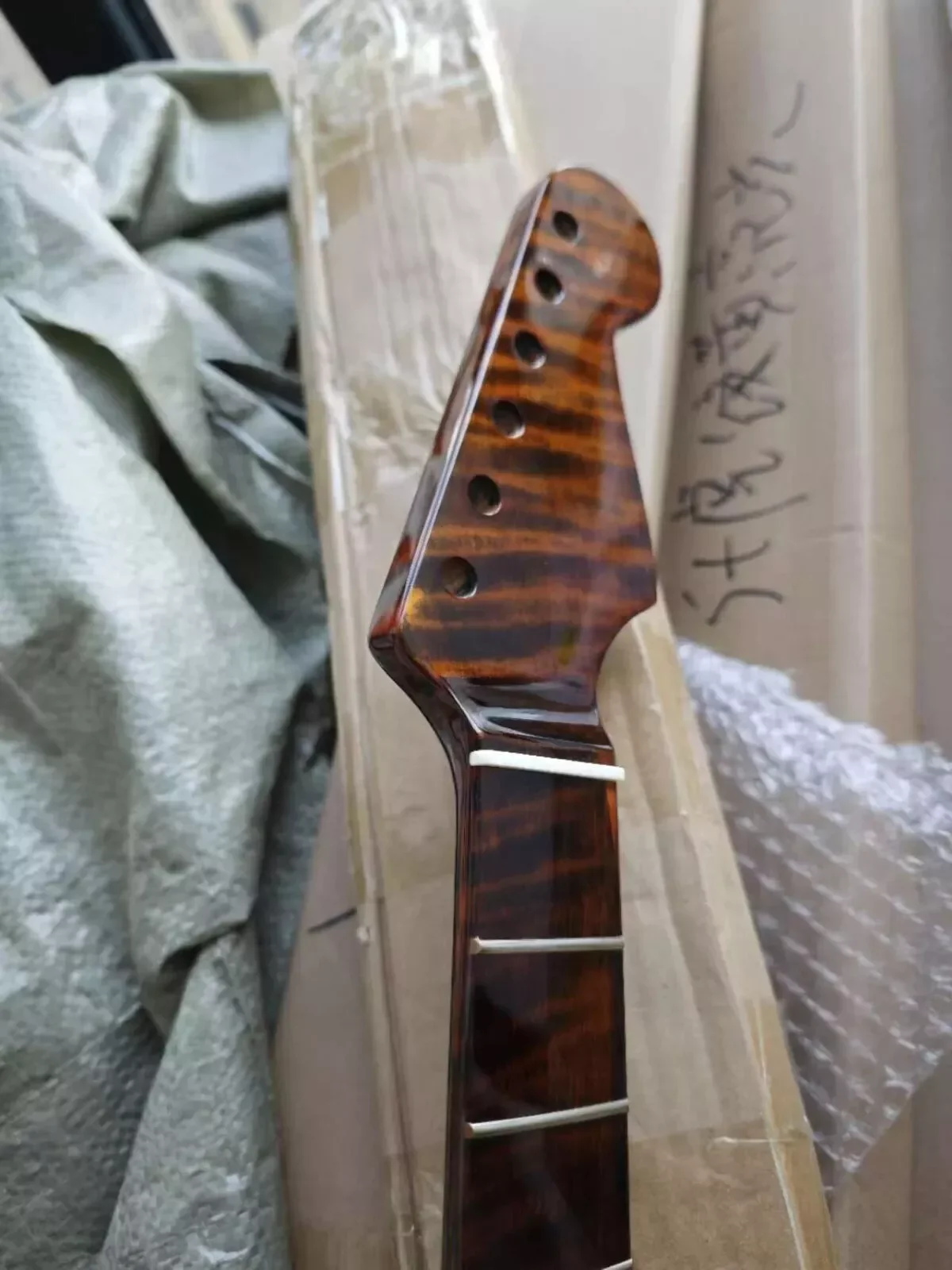 

Roasted flame Maple Electric Guitar Neck 21 fret Tiger flame fingerboar