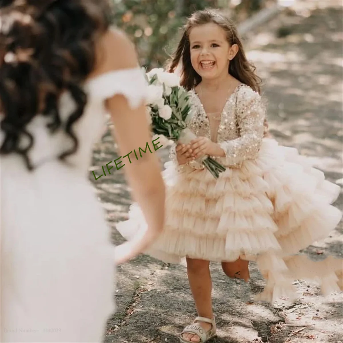 

Gold Sequined Flower Girls Dresses for Kids 2024 Summer New Full Sleeve Wedding Party Dresses Tiered Knee Length فلور فتاة اللبا