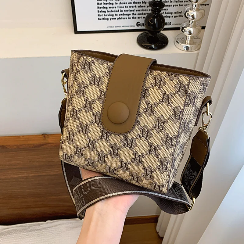 

2025 Letter Print Bucket Bag for Women Minimalist Shoulder Crossbody Purse Fashionable Handbag