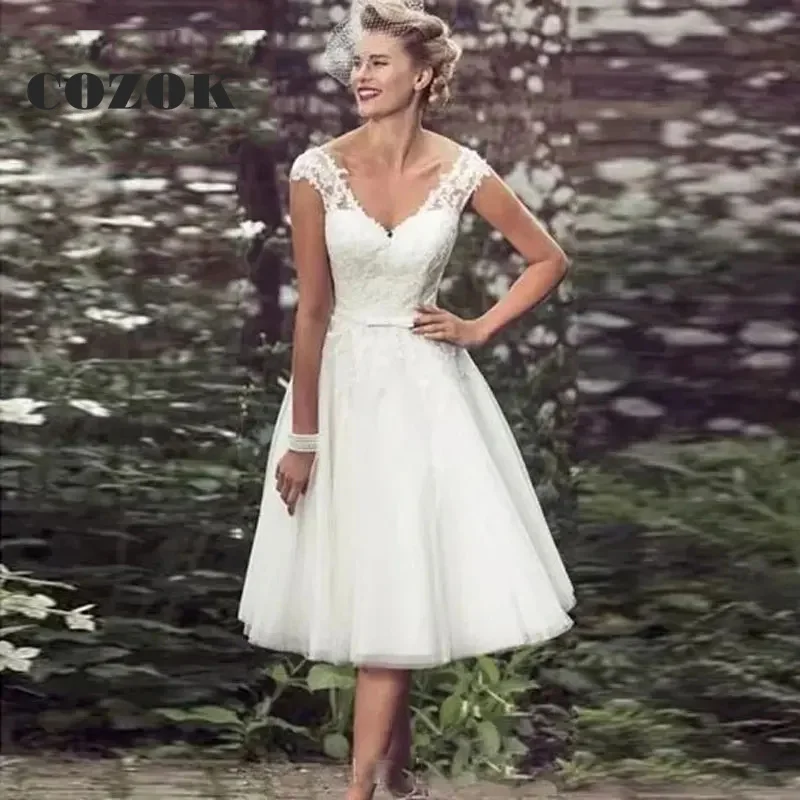 

Elegant Short V Neck Wedding Dresses Appliques Lace A Line Sleeveless Backless Bride Gowns Vestidos De Novia Custom BK01