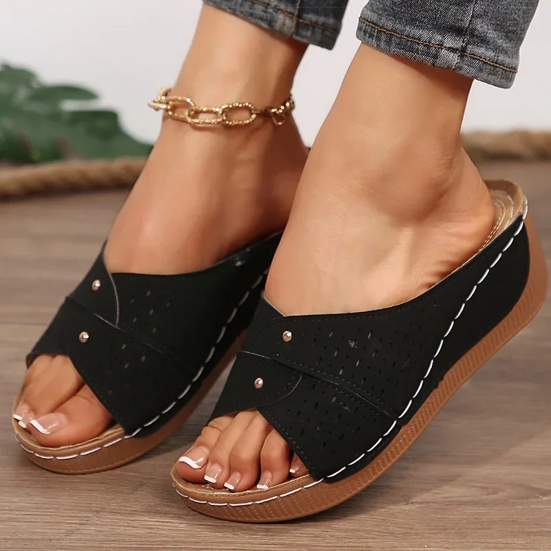 صنادل نسائية لعام 2025 صنادل بكعب عريض للصيف أحذية نسائية شباشب بكعب خفيف أحذية صيفية للأطفال Sandalias