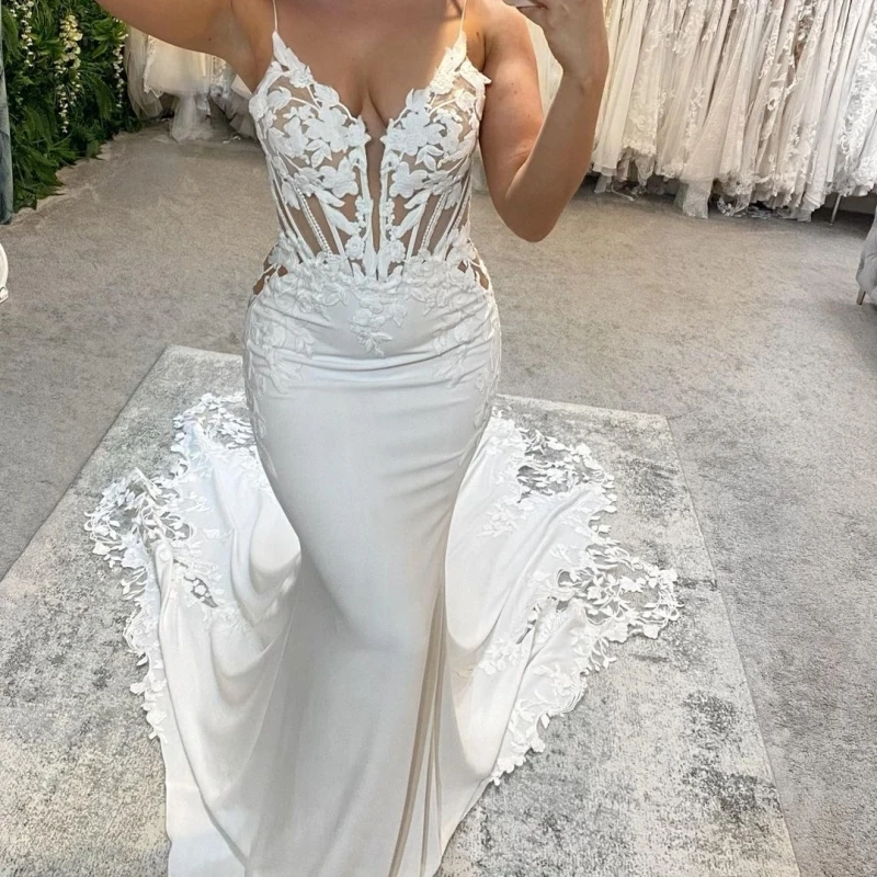 Robe de mariée sirène dos nu, appliques en fibre de dentelle, train de balayage, col en V, bretelles spaghetti, robe personnalisée pour patients