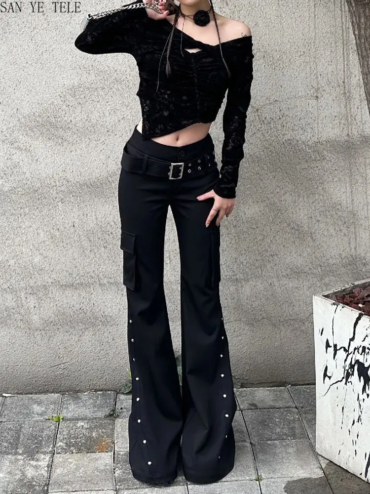 Pantaloni decorativi con cintura con design rivetto nero Pantaloni retrò nuovi slim da donna High Street Y2k Harajuku Goth Pantaloni svasati a vita bassa