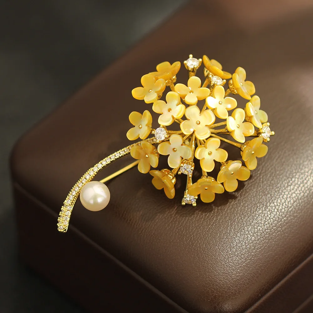 Elegant Mother-of-Pearl Hydrangea Pearl Brooch Luxury Three-dimensional Clustered Flower Zircon High-end Suit Coat Pin for Women