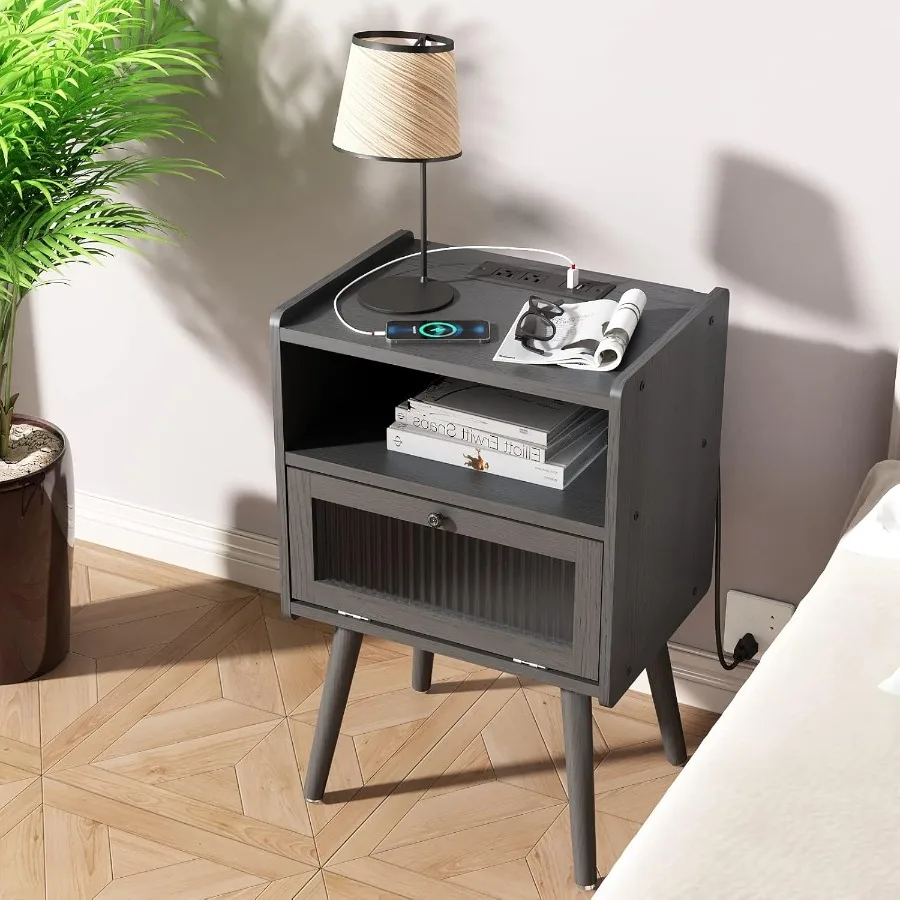 Comodino moderno della metà del secolo con stazione di ricarica e porta in vetro per camera da letto e soggiorno Tavolino portaoggetti a due livelli con