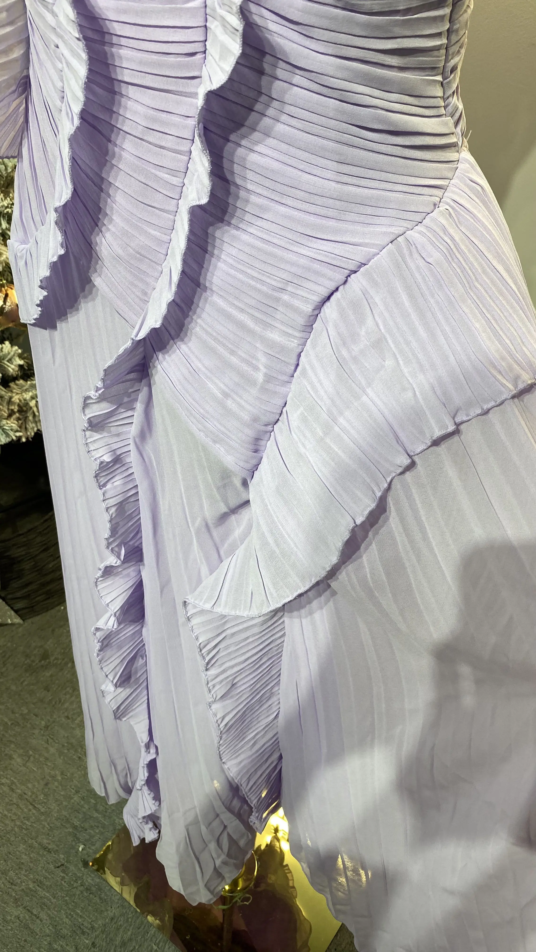 فستان ماكسي متعدد الطبقات على الطراز الأوروبي والأمريكي لفصل الربيع باللون الأرجواني مكشكش بدون ظهر متعدد الطبقات للحفلات-GZXX198