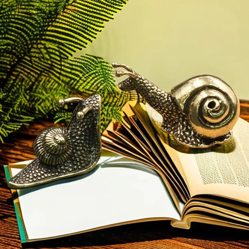 1 Piece Old Brass Snail Ornament - Simulation Animal Sculpture Mini Tea Pet for Zen Garden Home Decor Feng Shui Craft Gift