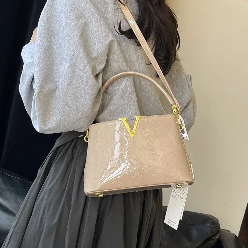 

High-End Stylish Vintage Crossbody Messenger Bag Leather for Women with Trendy Letter Logo Casual Leisure