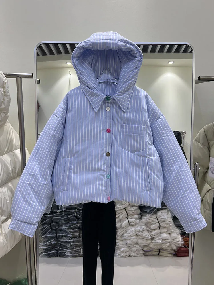 2025, Winter Neue Daunenjacke für Damen, kurzer Stil, abnehmbar, modisch, gestreift, bunte Knöpfe, weiße Ente, Daunenmantel