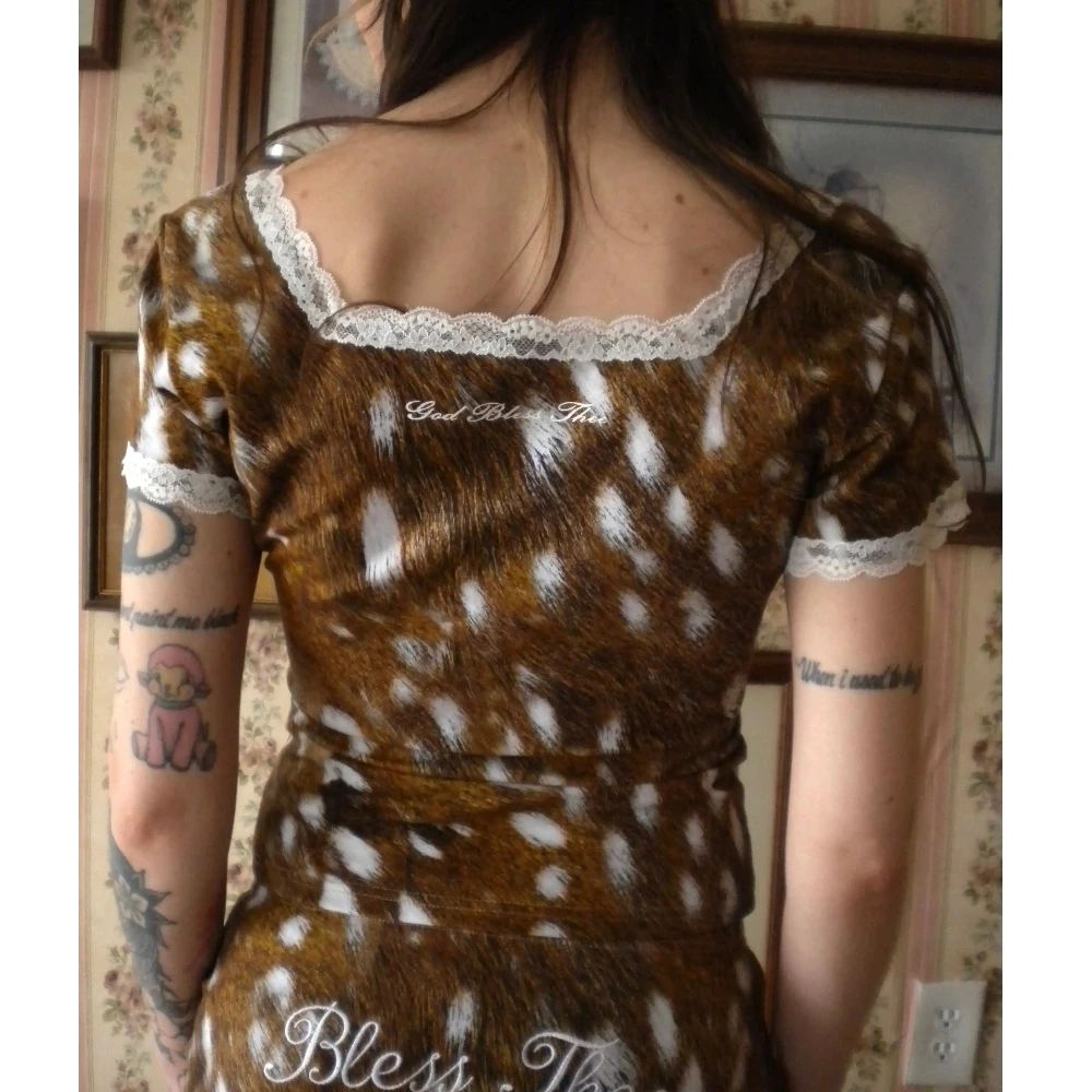 شورت صيفي ضيق بأكمام قصيرة Y2K بتصميم بناتي جميل باللونين البني والأبيض