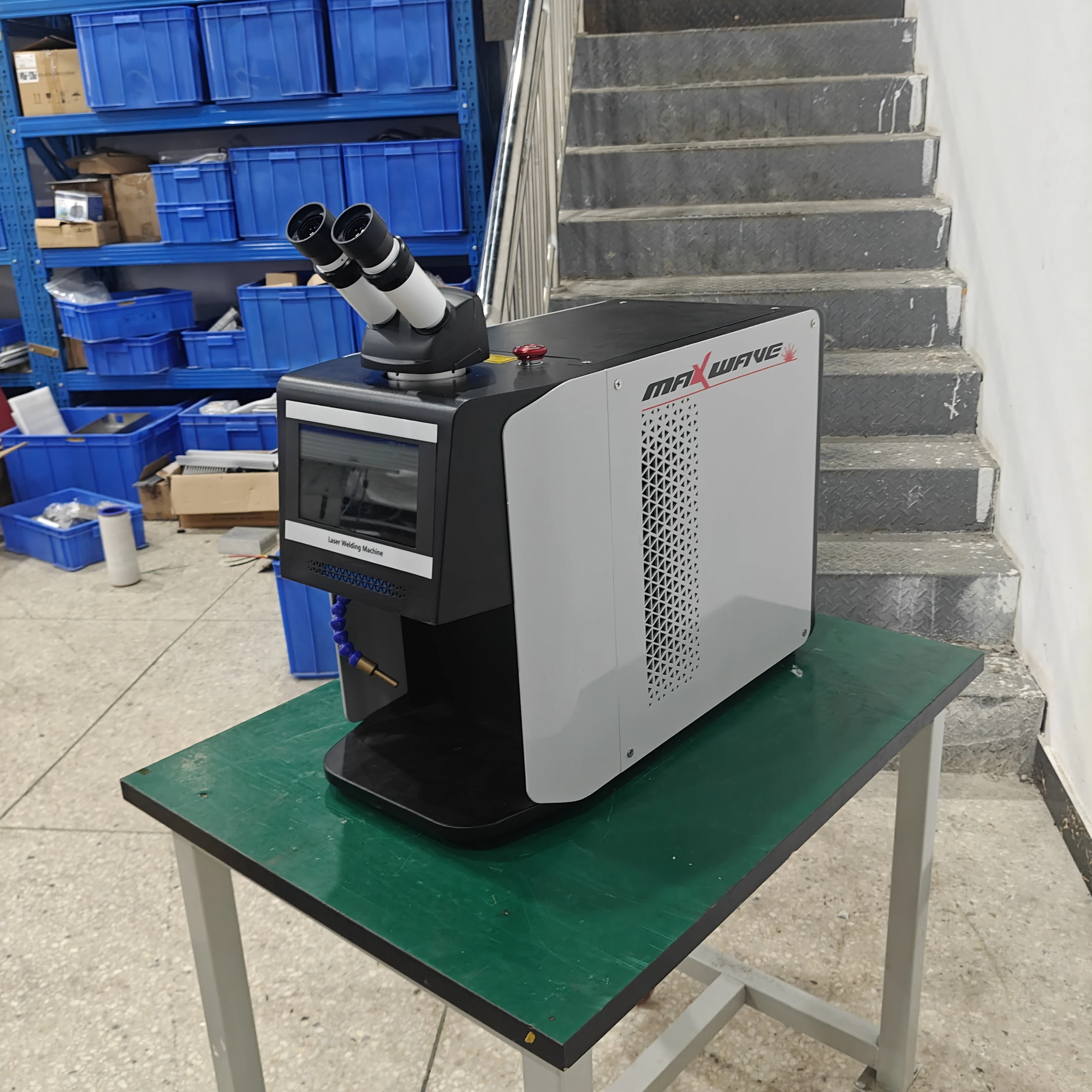 Saldatrice portatile per gioielli laser QCW 1000W, attrezzatura professionale per saldatura di riparazione oro argento con sistema di telecamere CCD