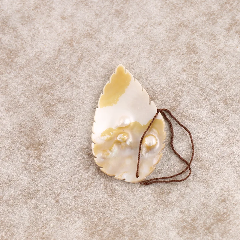 

B&F Shell Pendant for Necklace—Natural Stone Fashion Handmade Jewelry Charm Gift Accessories 58x35x2mm 9g