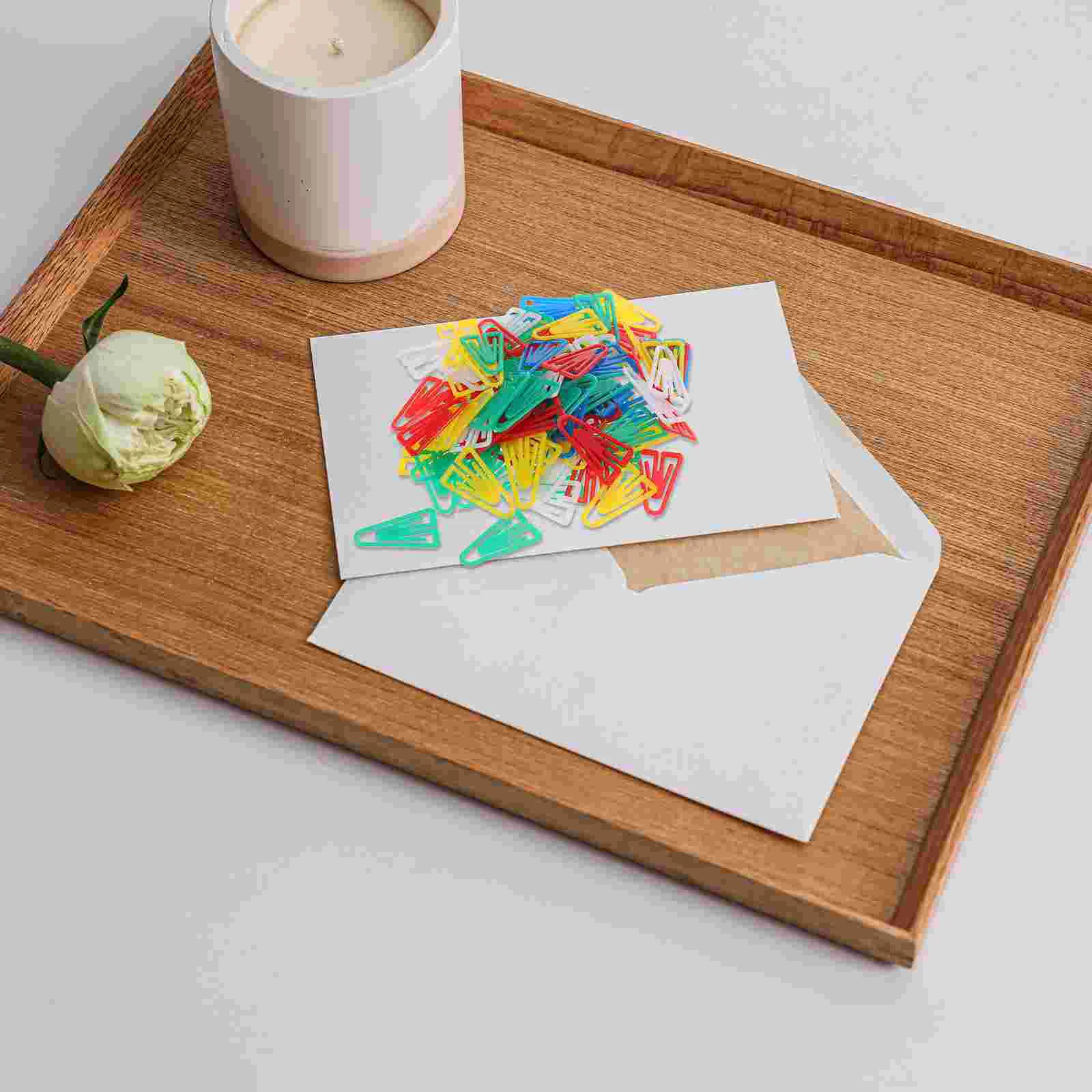 100 Buah Klip Kertas Segitiga Penjepit Kertas Kantor Dokumen File Kecil Penjepit Tagihan Dekoratif Plastik Multifungsi untuk