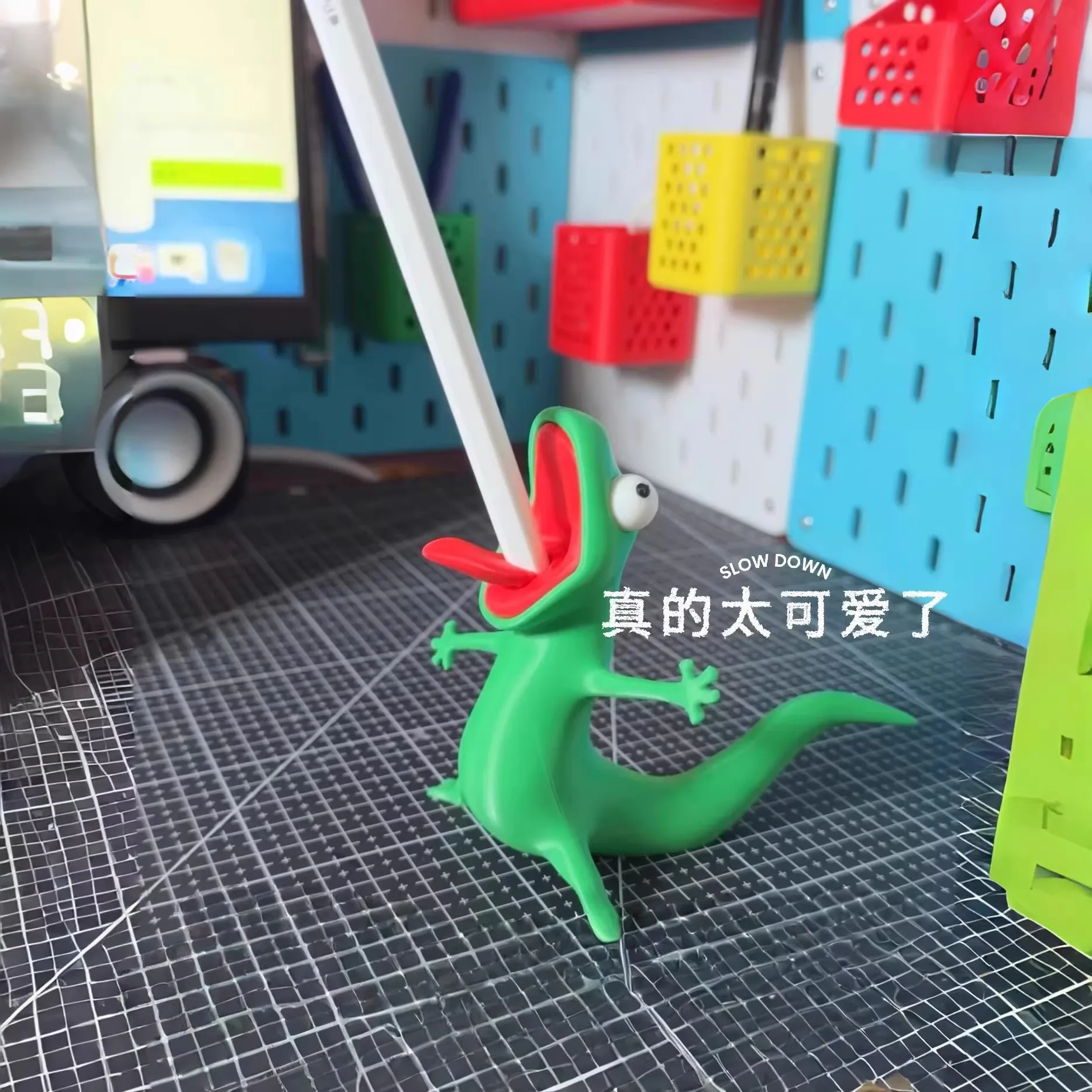 Beaver transformation plan lizard Tom pen holder abstract 3D printing pen holder movie peripheral model ornament