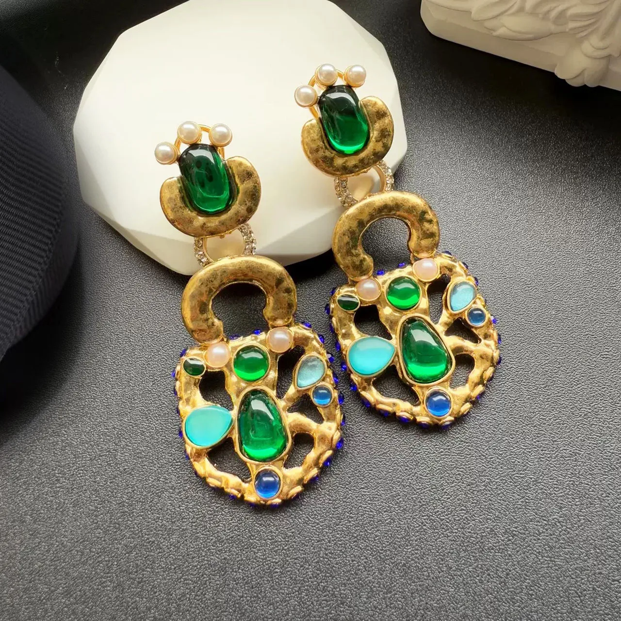 

New Jewelry & Accessories Retro Style Inlaid Green Stone Lock Shaped Ear Clip Earrings For Women's Parties & Gifts