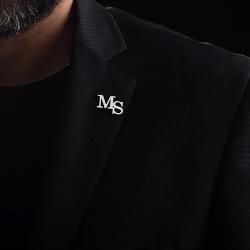 

Fashion Name Initials Customized Brooches Steel Initials Letters Badges Groom Collar Lapel Pins Jewelry Wedding Best Man Gifts