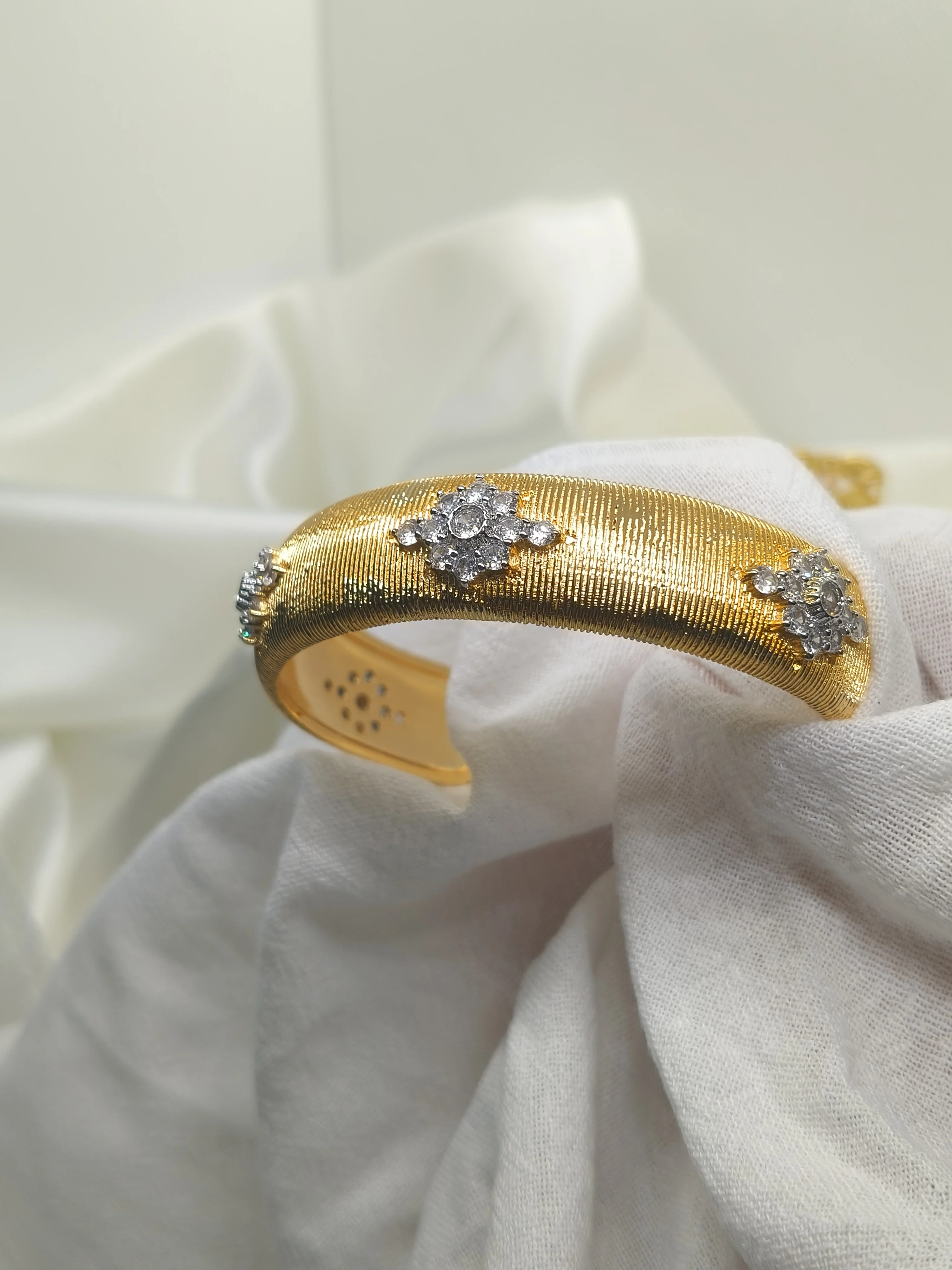 

Vintage Handmade Waterproof Stainless Steel Gemstones Open Cuff Bracelet C Shape Gold Chunky Bangle Non-fading Statement Jewelry