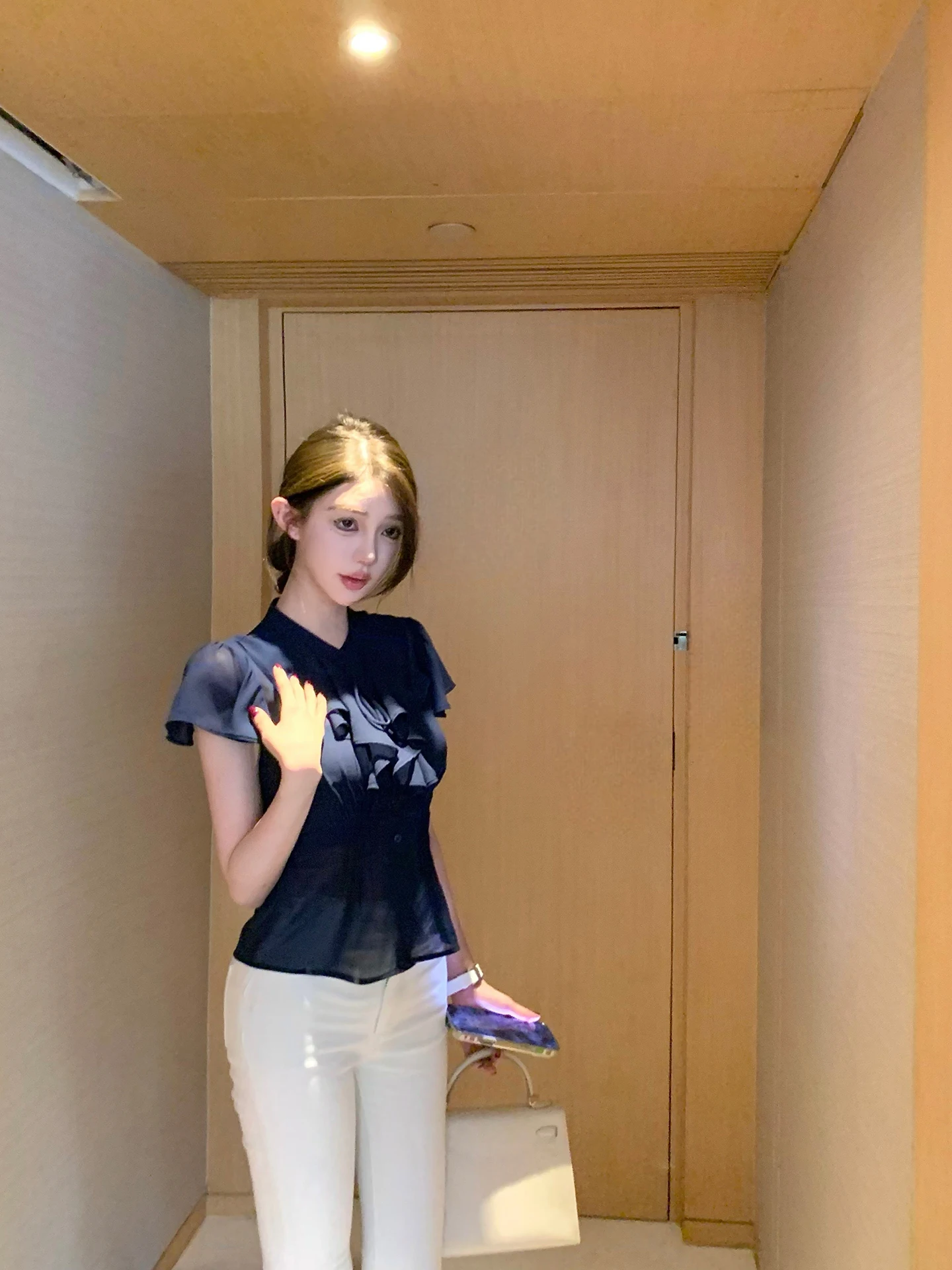 

Женская блузка из дышащего полиэстера премиум-качества с присборенной талией и рукавами-фонариками, в корейском стиле, для повседневной носки.