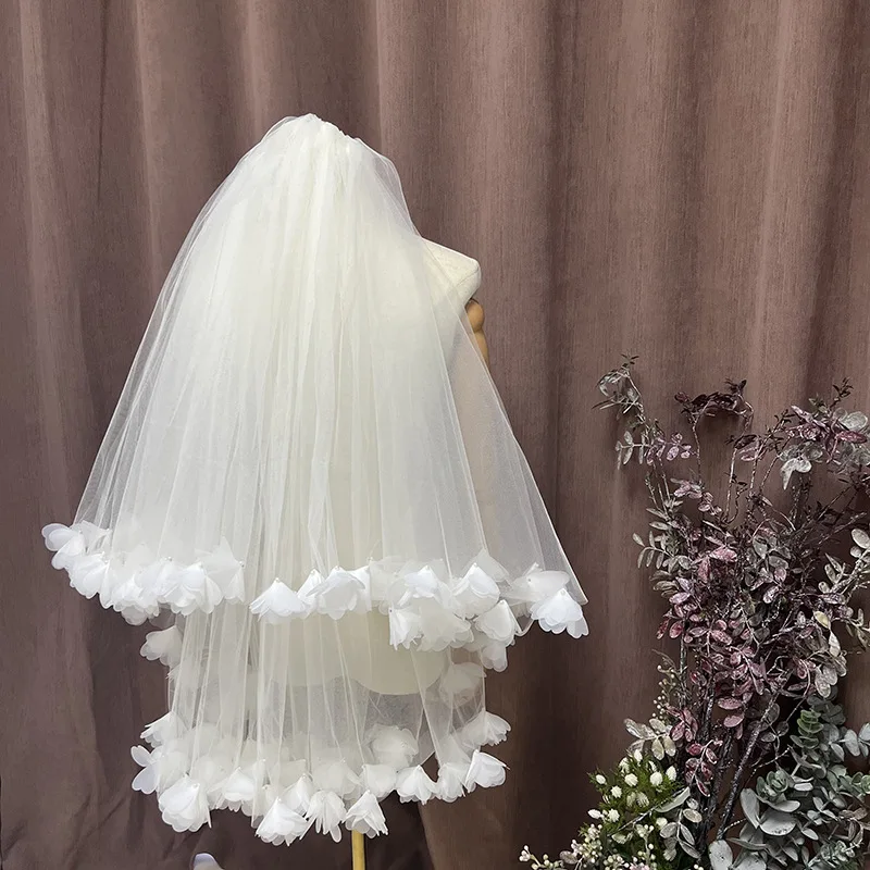 

Свадебная фата для невесты, двухслойная, короткая, элитная, с лепестками любви, французский красивый чехол, свадебное основное свадебное платье, головной убор