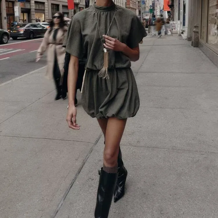 เสื้อผ้าแฟชั่นสำหรับผู้หญิง คอลเลคชั่นฤดูใบไม้ร่วง-ฤดูหนาว ทรงบอลลูน แขนยาว ทรงเอ หรือทรงสเวตเตอร์ ผลิตจากเส้นใยโพลีเอสเตอร์ เหมาะสำหรับใส่ไปทำงาน