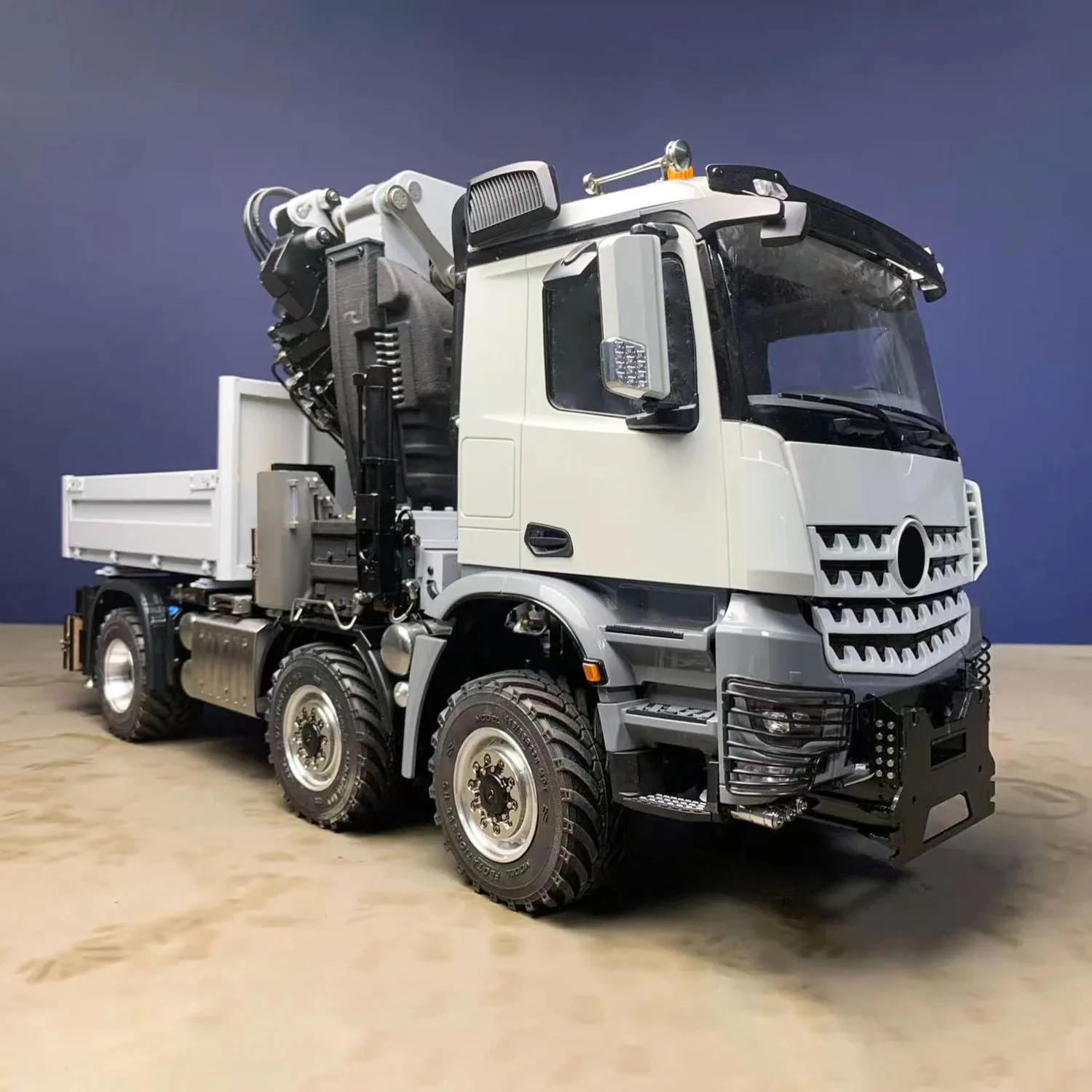 RC Crane Truck 1/14 6*6 4151 AK Metal RC Tractor Truck with Hydraulic Crane Flying Boom Bucket RC Farm Vehicle 3 Speed ​​Model