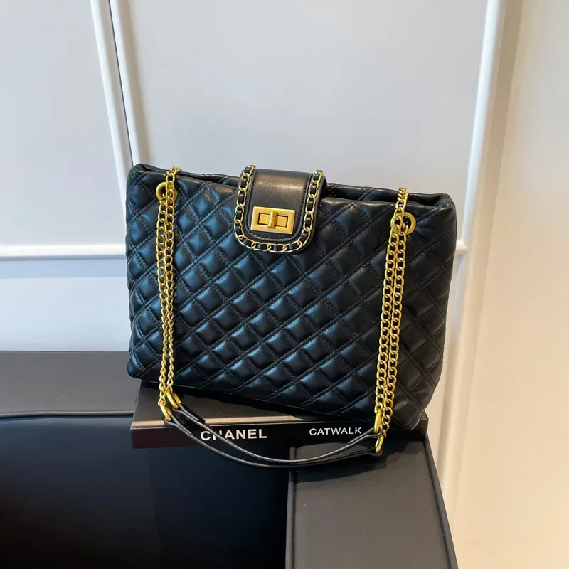 

Популярная женская сумка через плечо с кожаными деталями — элегантный классический дизайн на плечо от знаменитого