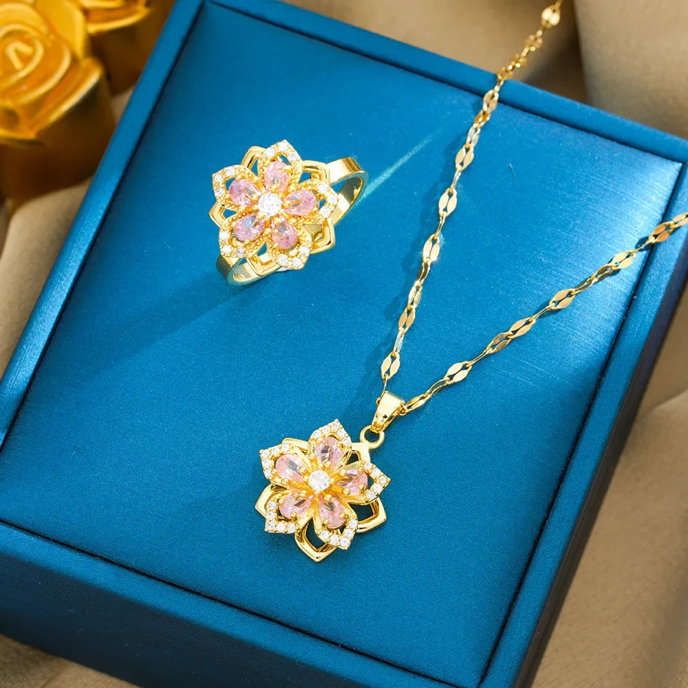 Новое популярное ожерелье из титановой стали со спиральным цветком 2025 года предлагает женское нишевое чувство дизайна.