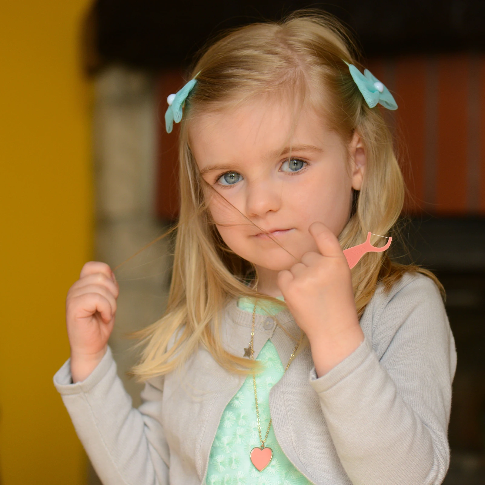 

40Pcs Kids Floss Picks Colorful Ocean Animal Design Oral Care Flossers for Children Travel Size Portable Case for Home School