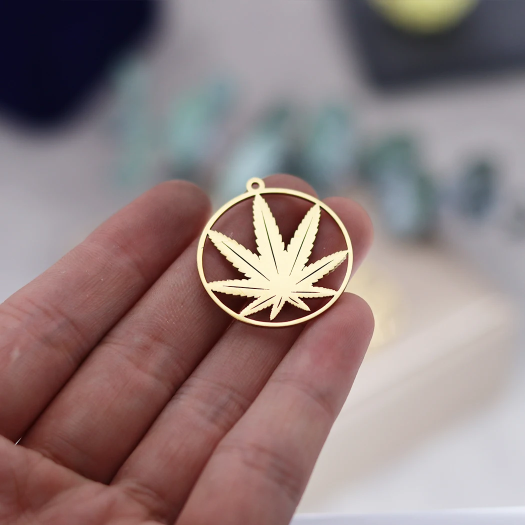 3PCS/LotHemp Leaf Necklace Weed Jewelry Marijuana Leaf Pendant Cannabis Necklace Round Pot Leaf Pendant Boho Hippie Necklace