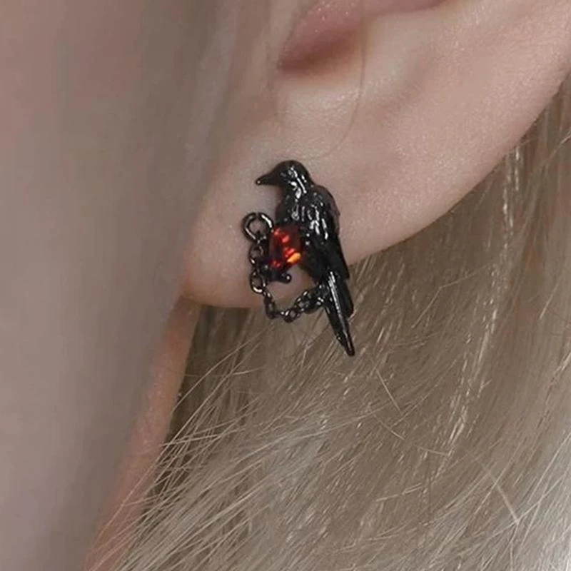 X6HE Unique Alloy Crow Studs Earrings Dark Aesthetic Comfortable Ear Studs Accessory for Anime Conventions and Everyday Wear