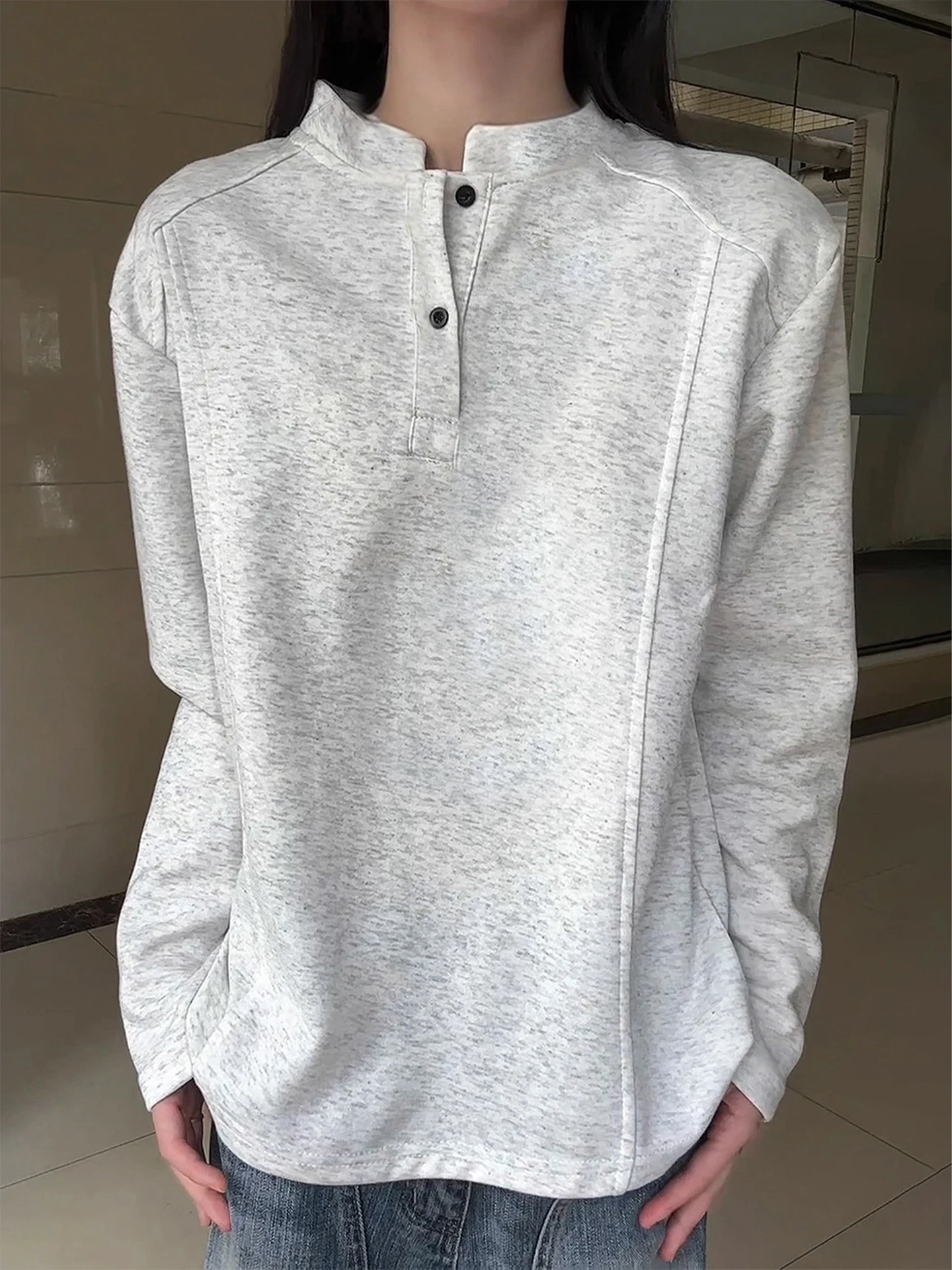 

Белая мужская футболка с длинным рукавом и воротником Хенри, деконструированный дизайн, свободный крой, базовый слой, осенняя повседневная модная футболка