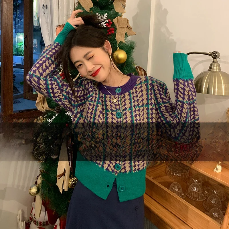 

Уникальный вязаный свитер женский, весенне-осенний, в клетку, с асимметричным дизайном, в корейском стиле, с низким воротником, на пуговицах, с длинными рукавами, свободного кроя