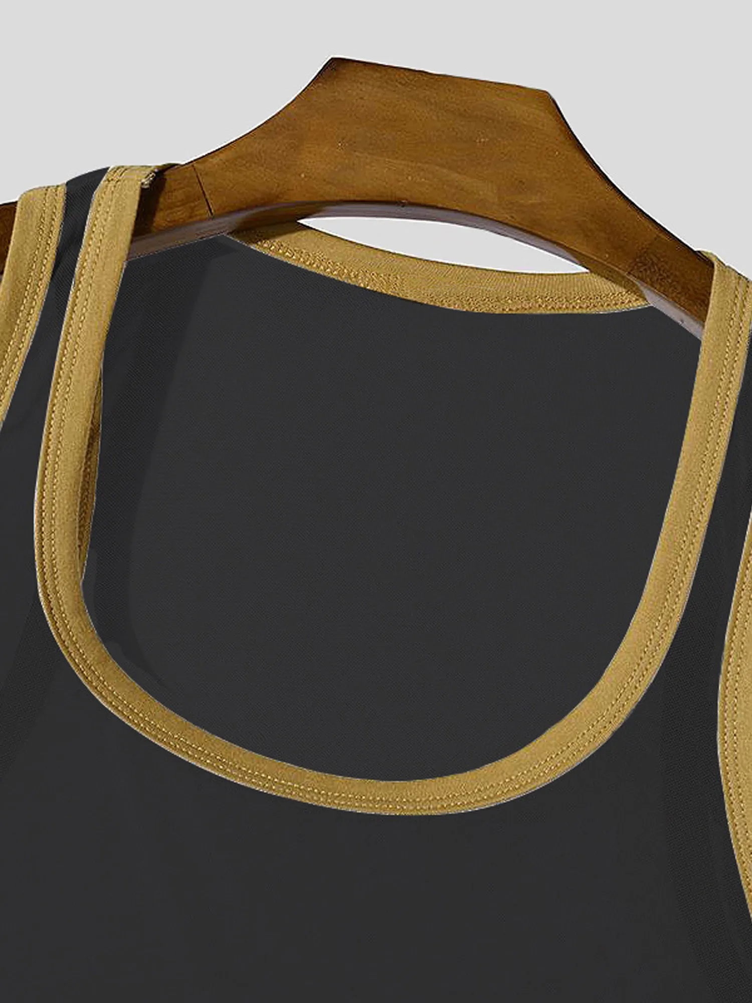 

Men Breathable See-Through Mesh Sport Tank Top U Neck Sleeveless Contrast Color Trim Athletic Vest for Bodybuilding Fitness