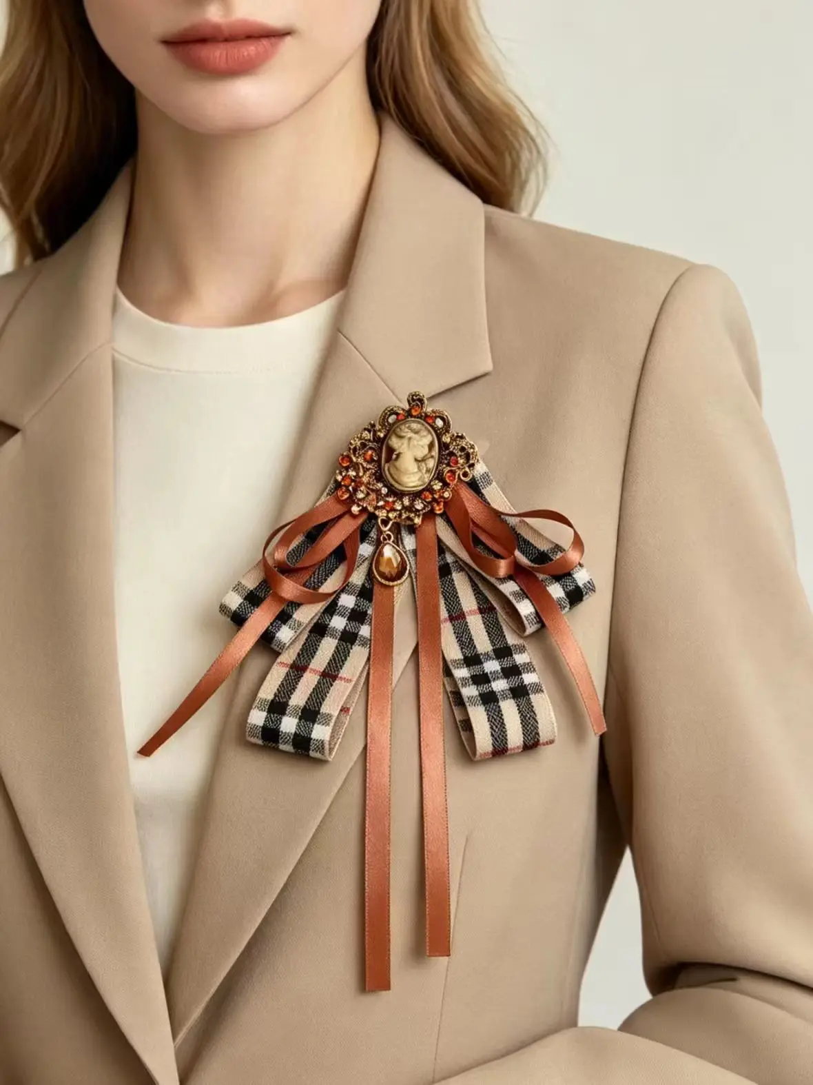 Vintage Beauty Head Embossed Plaid Bow Tie European-Style Court Rhinestone Ribbon Bow Shirt Collar Accessory Banquet Accessory Suitable for Commuting Suits, Formal Banquets, Stage Performances, Vintage Photoshoots, Daily Shirt Wear, Perfect for Styling Accents, Creating a Retro British Style