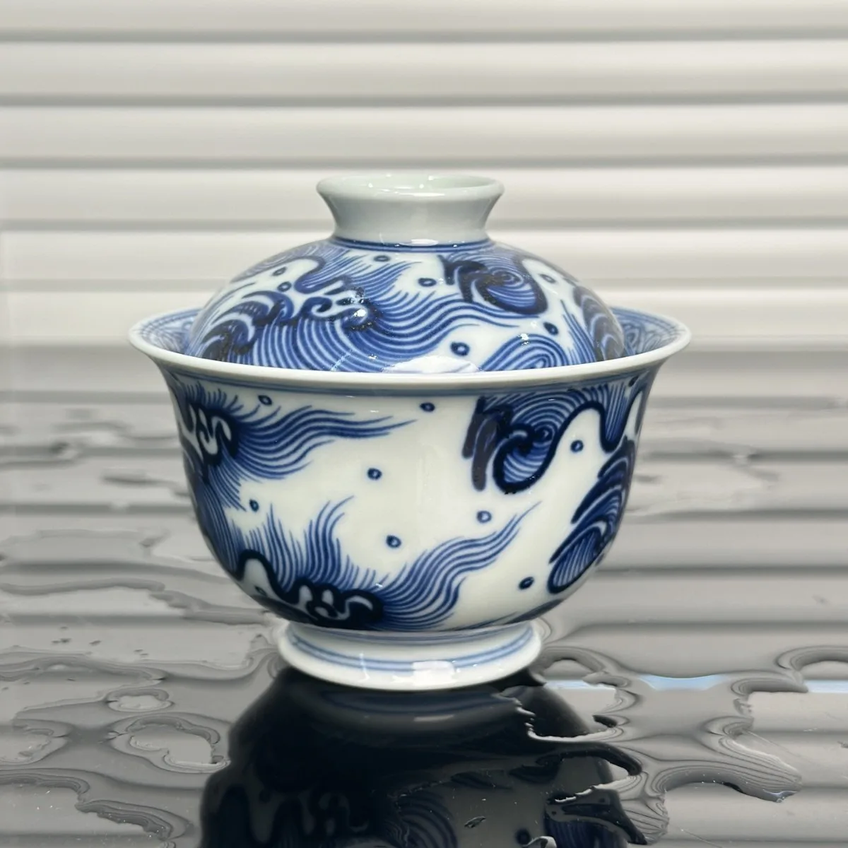 Jingdezhen blue and white sea wave pattern Ercai cover bowl hand-painted blue and white porcelain teacup