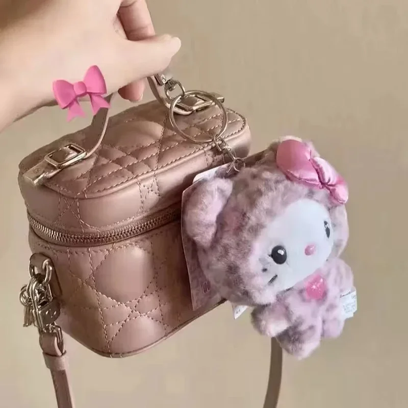 Sanrio Hello Kitty estampado de leopardo oso serie llavero colgante dibujos animados Kitty gato muñeco de peluche bolsa decoraciones colgante llavero regalo