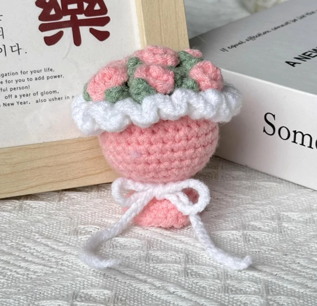 

Handmade crocheted mini rose bouquet pendant DIY woven material package small bouquet for holiday gifts for women