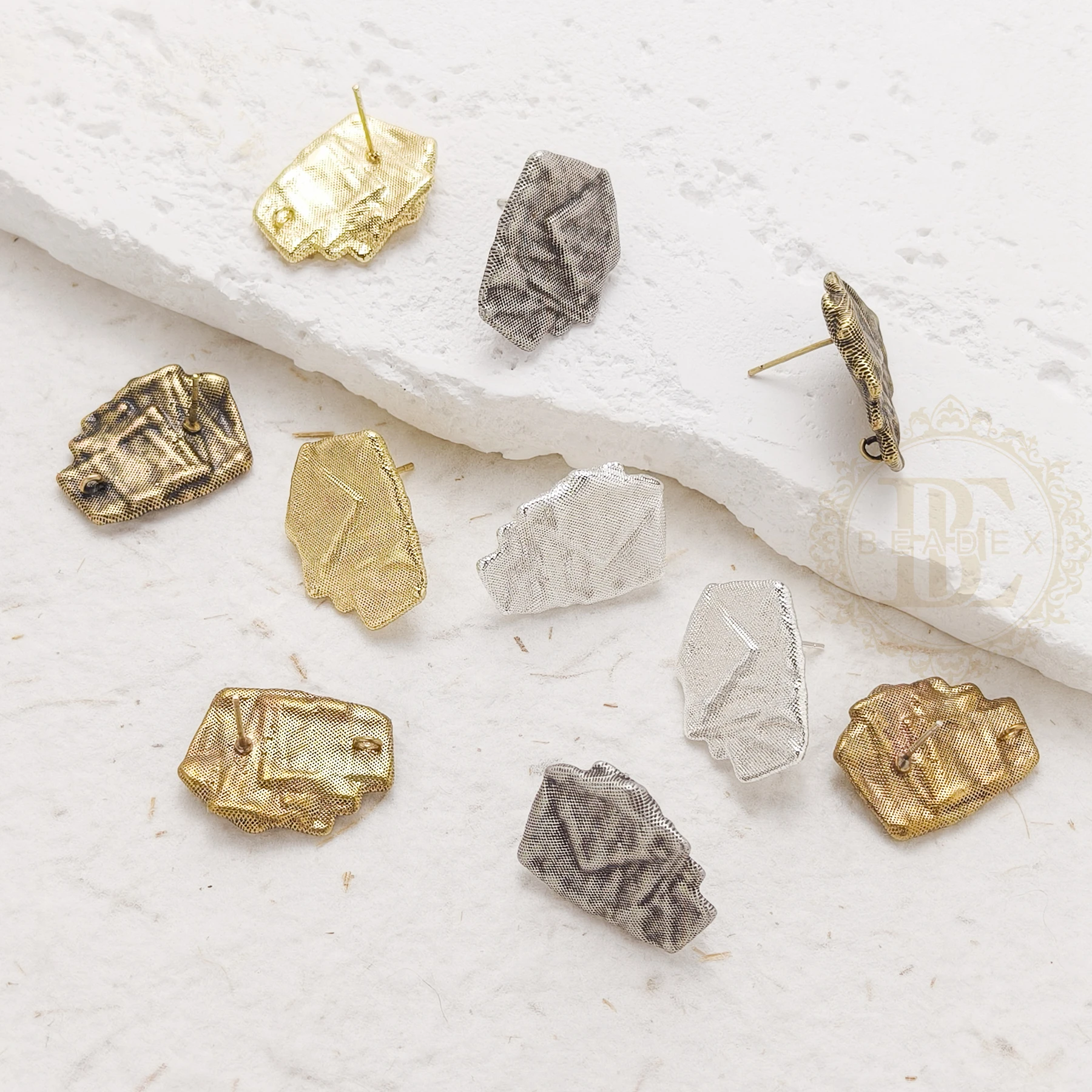 kit-para-trabalhos-manuais-–-2-pecas-um-par-de-suportes-para-brincos-em-latao-fundido-com-pino-em-prata-esterlina-–-formato-irregular-23x18-mm-4921c-13