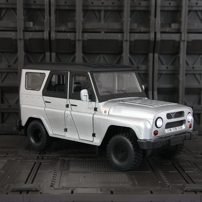 

1:18 Watts Hunter off-road vehicle alloy car model ornament, doors and engine hood, trunk can be opened for children's toys