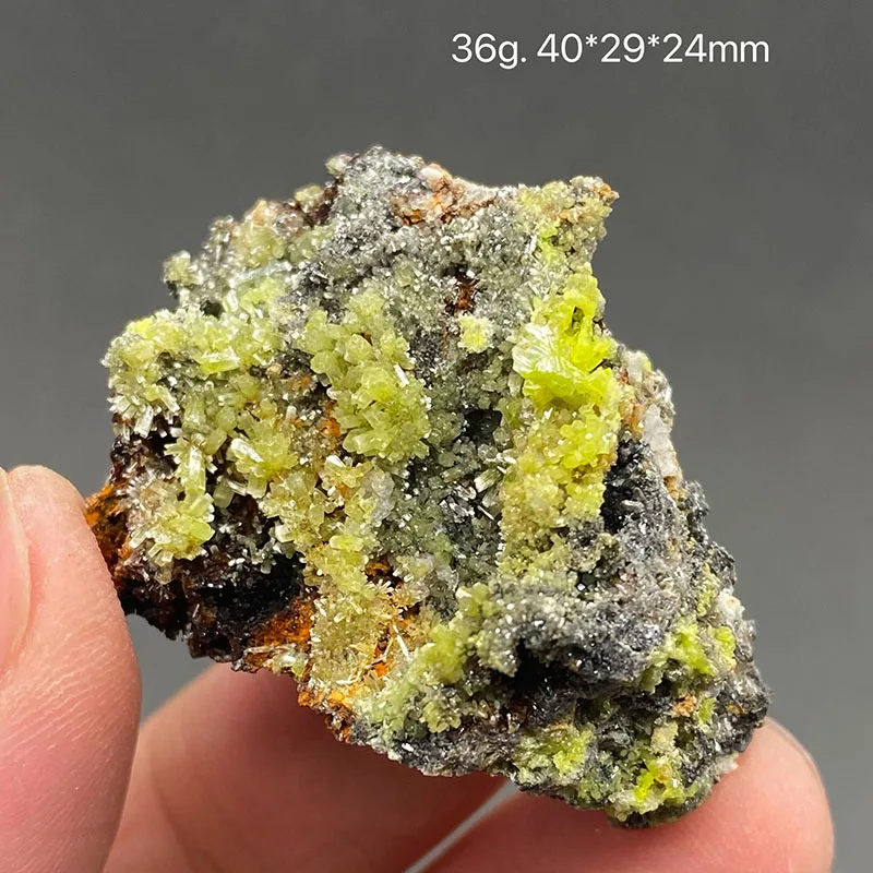 100%  Natural pyromorphite Mineral Specimens Stones and Crystals Healing Crystal