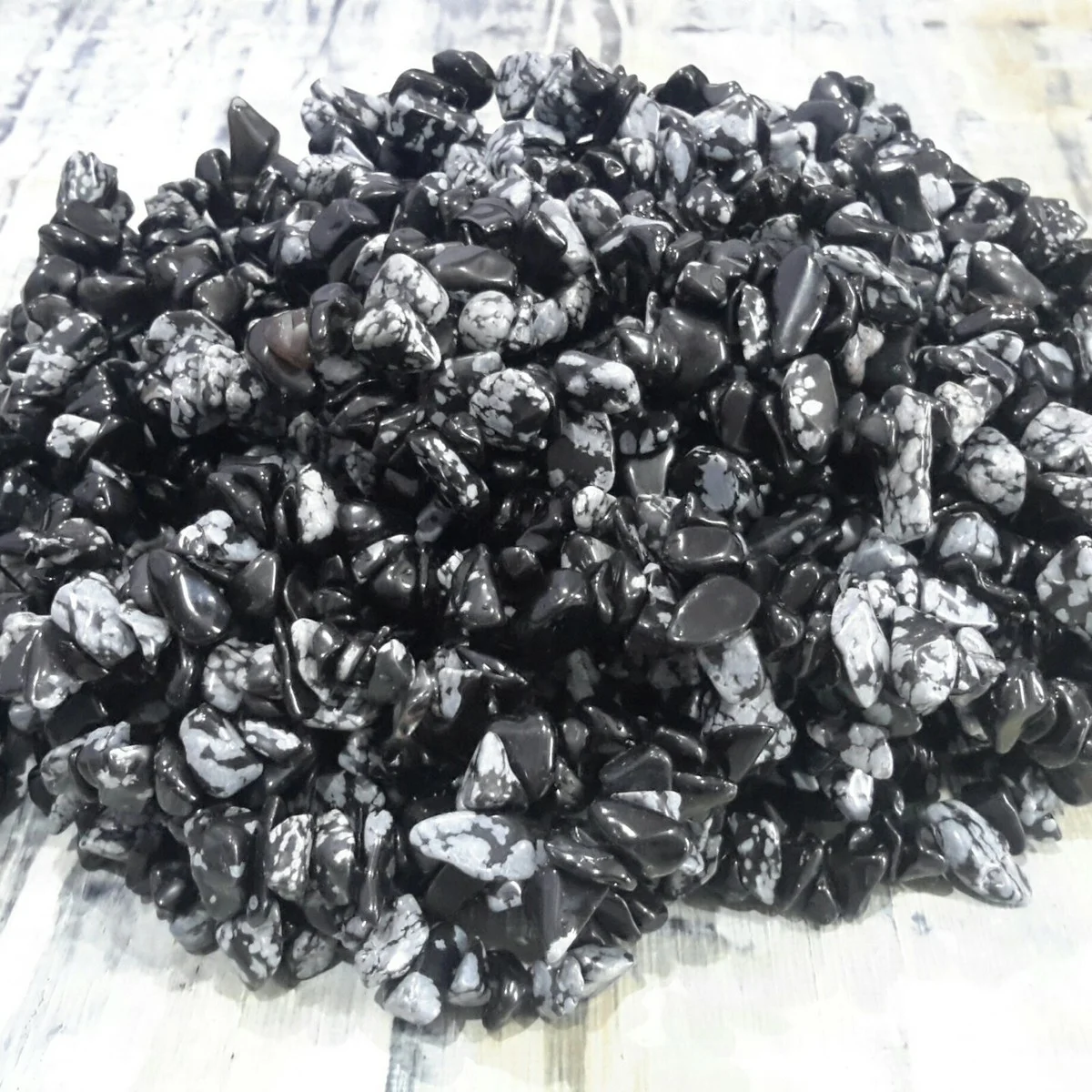 3–12 mm Schneeflocken-Obsidian-Trommelkristallsplitter, Schneeflocken-Obsidian-Chips, Chips, Steinperlen-Schneeflocken-Obsidian, zum Selbermachen