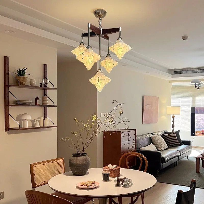 High-end American French medieval living room chandelier, Bauhaus star lamp, warm retro bedroom lamp feeling dining room lamp