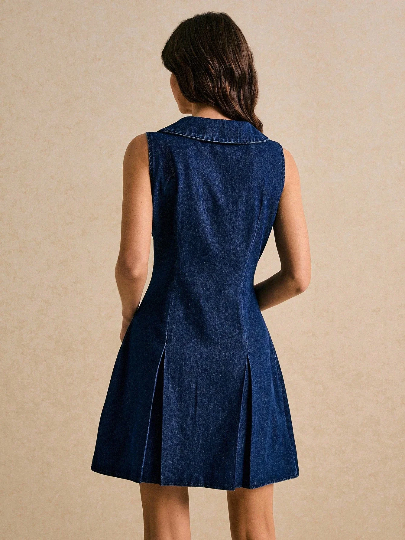 

Women's Sleeveless Denim Dress With Front Buttons And Pleated Skirt