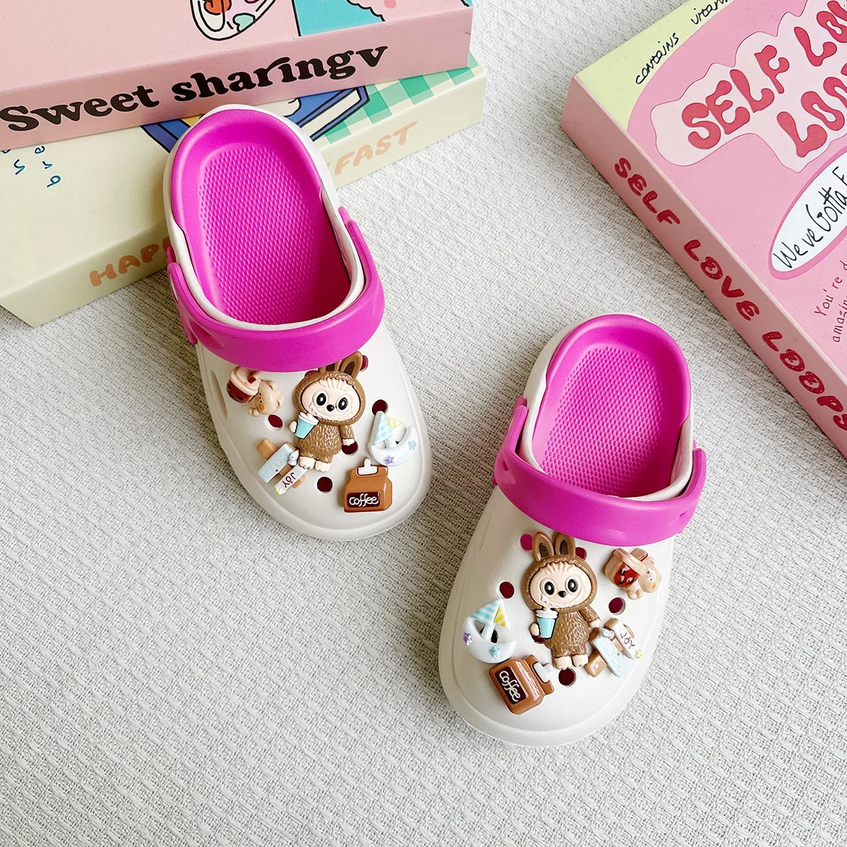 

Children's Slippers Soft Bottom Anti-slip Hole Hole Shoes Dual Color Match All Cotton Slip-On Sandals New Cartoon Coffee Labin