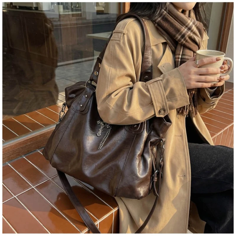 Gothic Punk Women Handbag Black PU Leather Cross Pendant Shoulder Bag Vintage Rivet Tote Bag Casual Large Capacity Messenger Bag