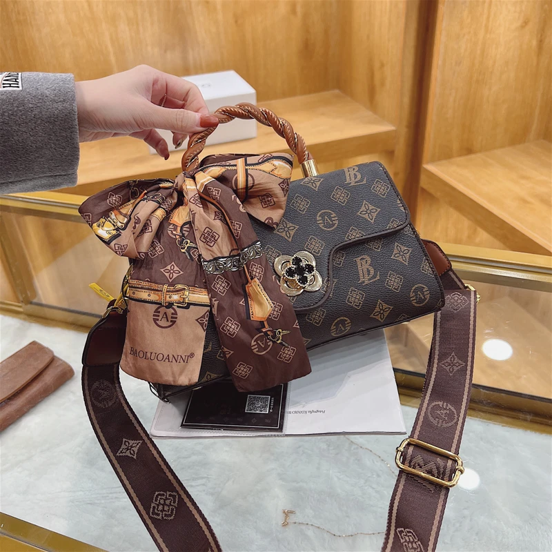 

Light Luxury Resort Bag Women Multifunctional Shoulder Handbag Premium For Beach Vacations