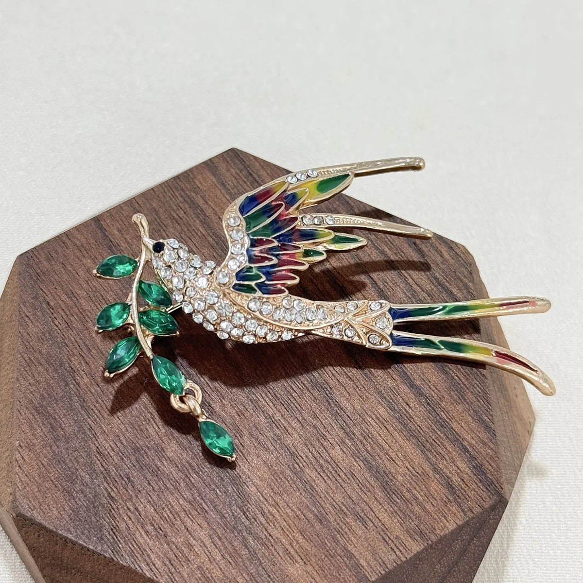 Broche de paloma de la paz brillante para mujer, Pin de oreja de trigo con diamantes de imitación, accesorio informal de Ucrania, regalo